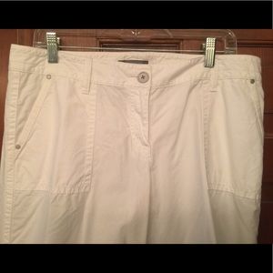 Ann Taylor Cropped White Cargo Pants (Size 10)